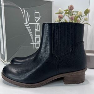 Dansko Daisie Waterproof Leather Ankle Boots Side Zip Black Women EU 40/9.5 NWB